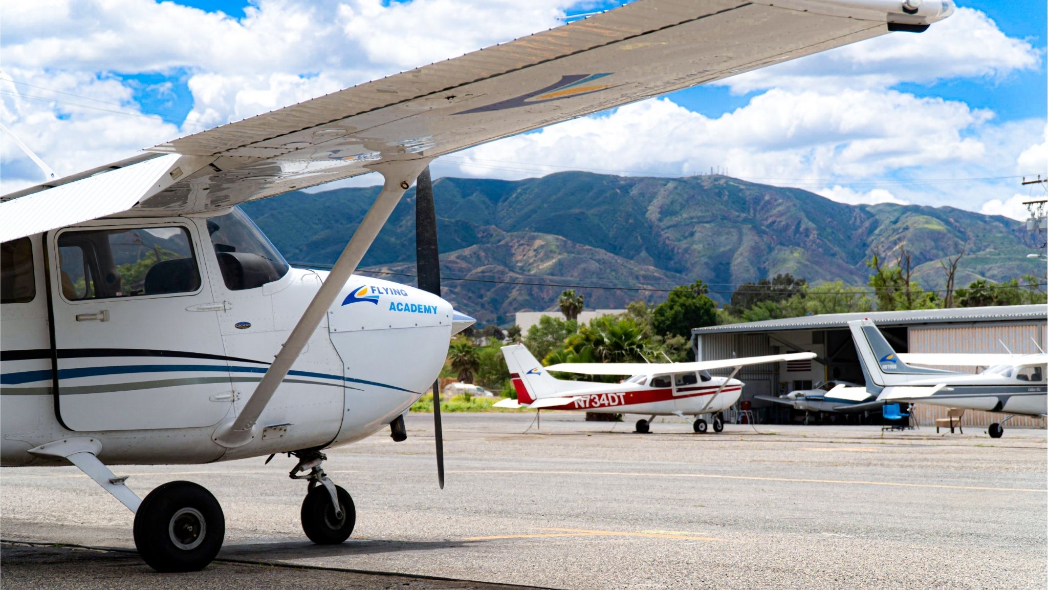 flying-academy-van-nuys-aircraft